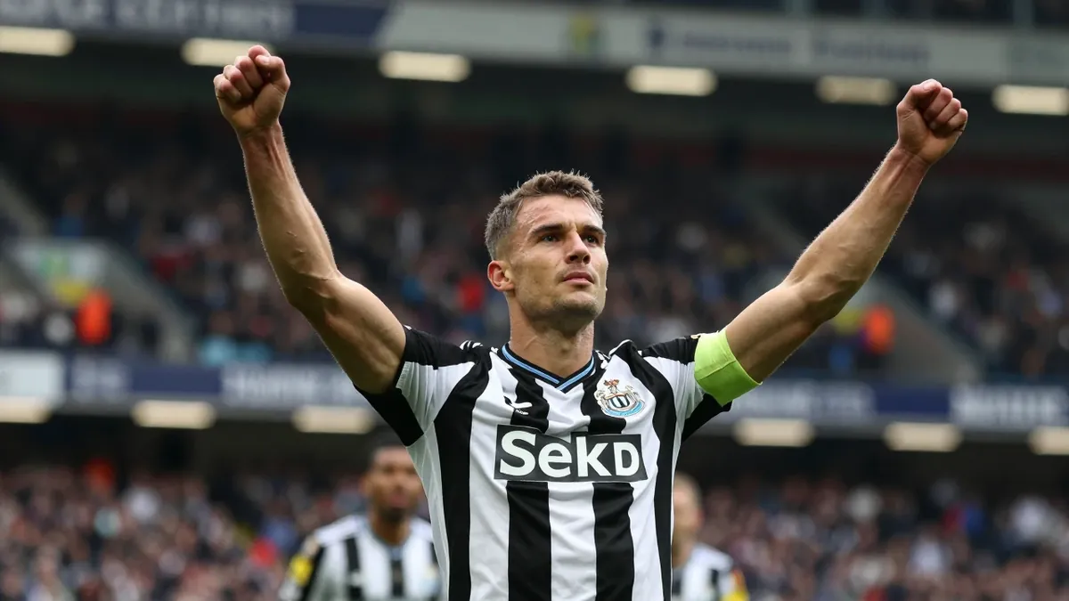 Jamie Carragher says Tottenham's 2-0 loss to Newcastle United is evidence they need to sign attacking players before the...