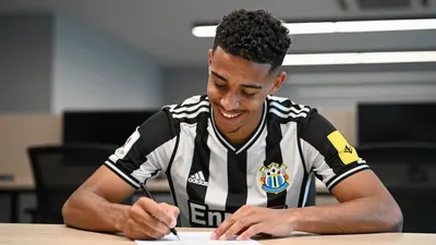Newcastle United have agreed a new contract with defender Lewis Hall, a key move for the squad as they sit 7th in the...