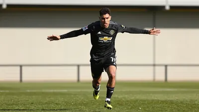 Former player Chris Waddle has said he does not see Newcastle United qualifying for the Champions League this season...