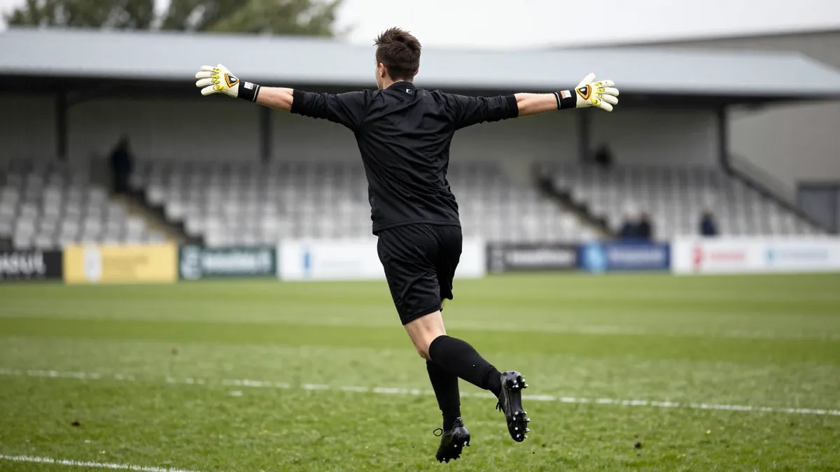 Newcastle United have loaned 19-year-old goalkeeper Aidan Harris to National League North side Hebburn Town for an...