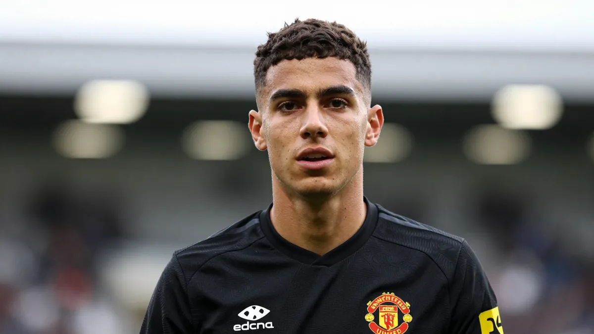 Newcastle United eye Victor Froholdt as Guimarães departs
